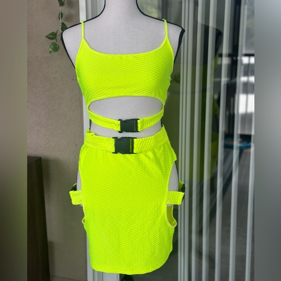 SHEIN Bright Green Cut-Out Skirt Set - Picture 6 of 13
